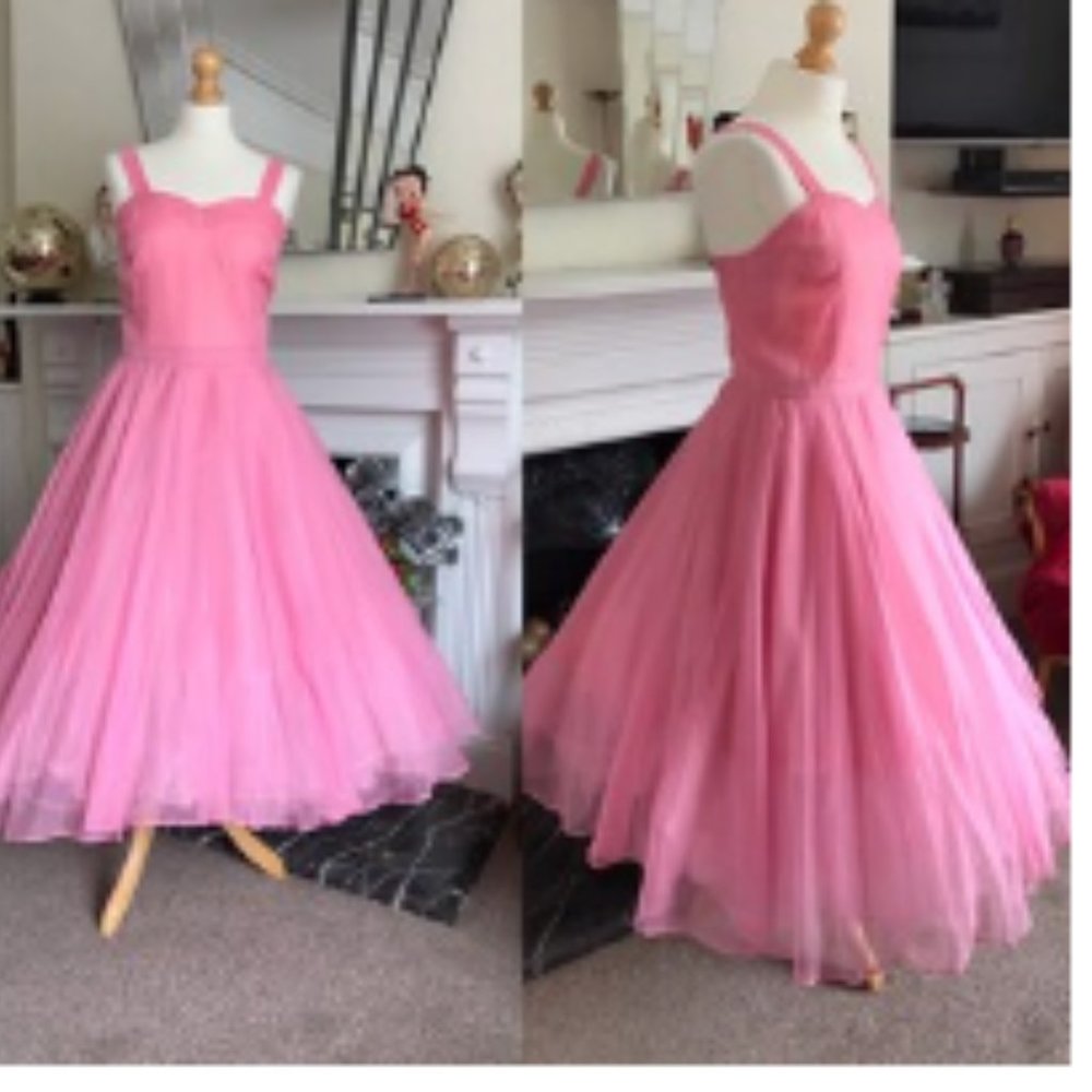 Very Barbie Vintage 1940s/50s Ballroom/prom dress